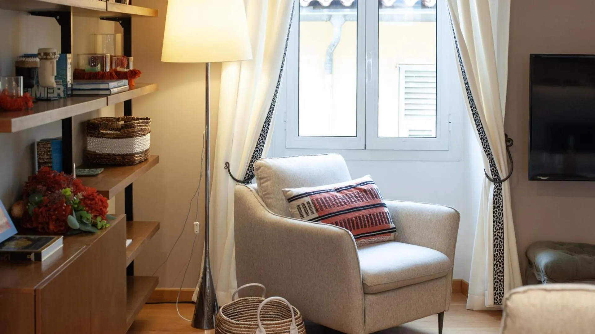 L'Eclat, Mediterraneen - Hypercentre, Rue Pietonne Menton 0*,  France